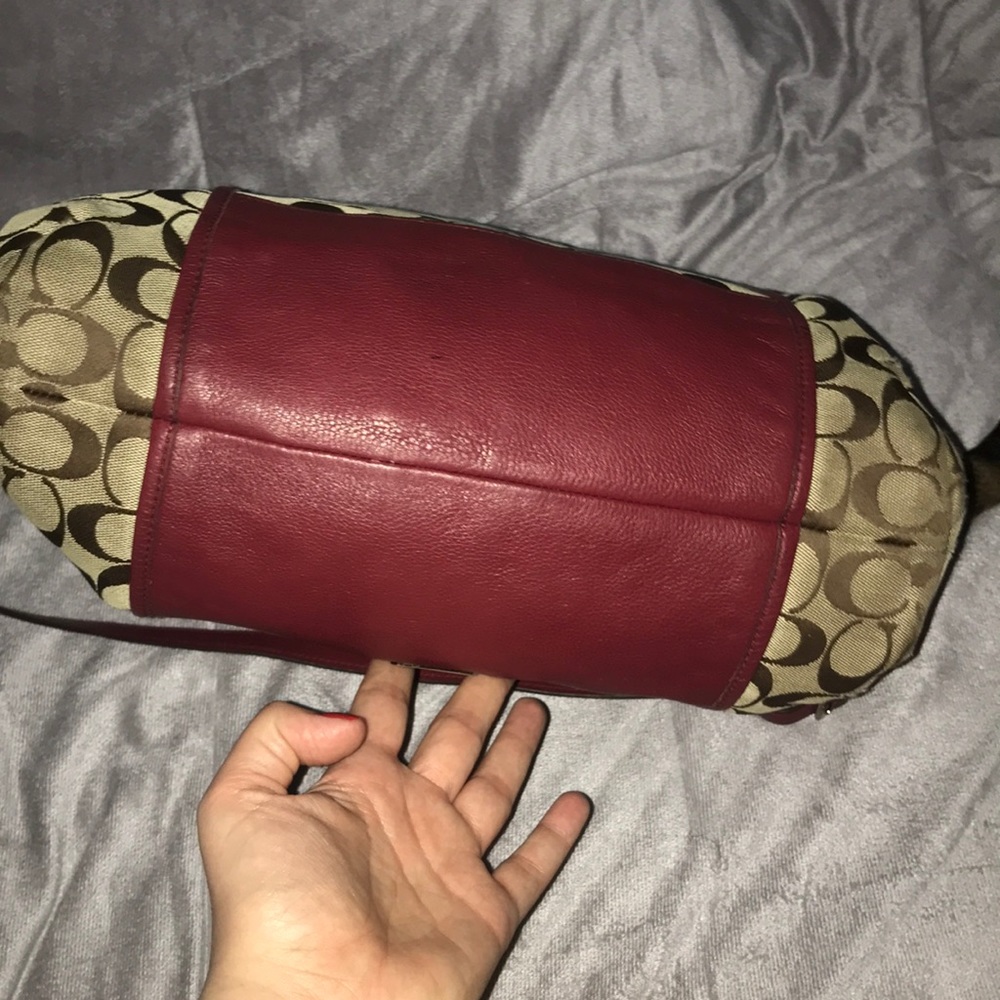 COACH Signature canvas LARGE Hobo - Picture 10 of 16